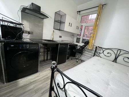 Studio Flat, Victoria Park, M14 - Photo 2