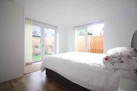 Riverview Gardens, Twickenham - Photo 2