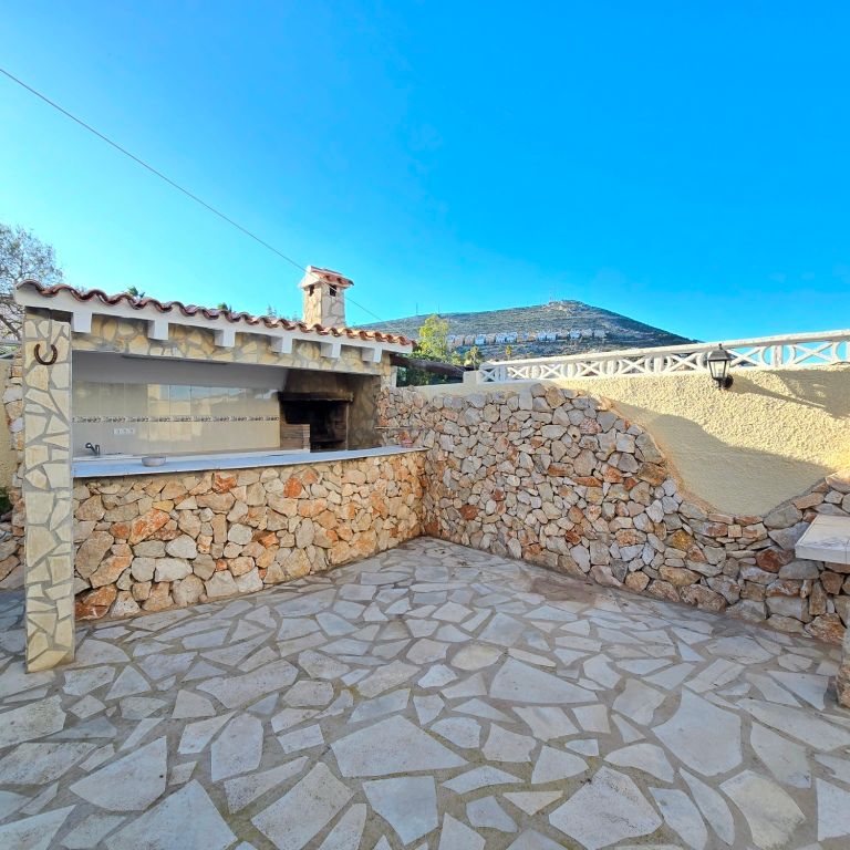 LONG TERM RENTAL Spacious villa for rent with sea views - Foto 1