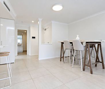 Stunning Resort-Style Apartment - walking distance to beach - Photo 4