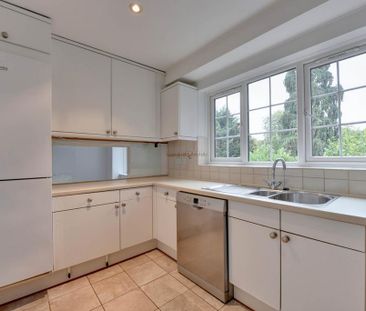4 bedroom end of terrace house to rent - Photo 3