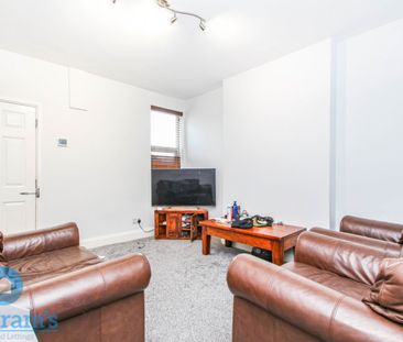 2 bed Flat for Rent - Photo 6