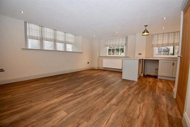 3 bedroom semi-detached house to rent - Photo 1