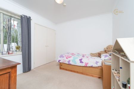 Home with a Pool!!!!! - $800 Per Week - Photo 4