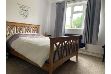 3 bedroom apartment to rent - Photo 2