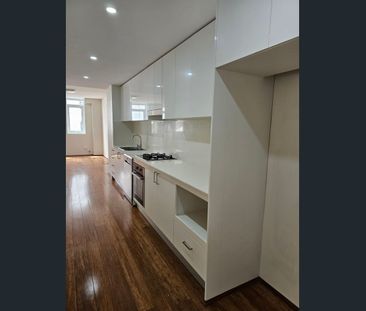 Gorgeous 2 bedroom Apartment close to Newcastle Beach - Photo 4