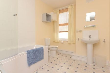 3 bedroom semi-detached house to rent - Photo 4