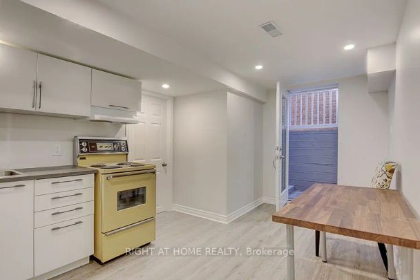 Detached Home For Lease | W9253113 - Photo 1