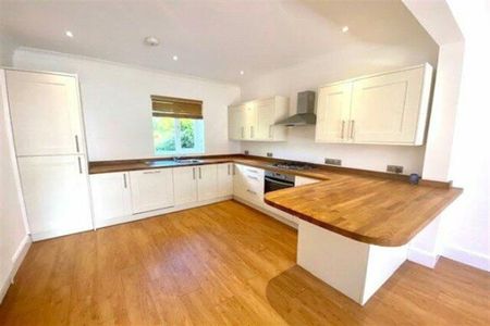 Waterloo Road, Freemantle, SO15 - Photo 3