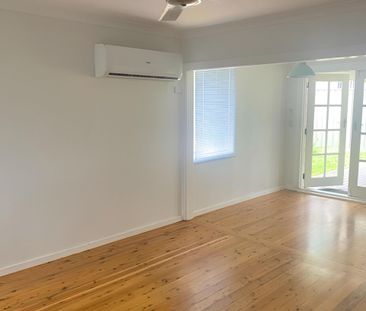 LOCATED IN QUIET CUL-DE-SAC - Photo 3