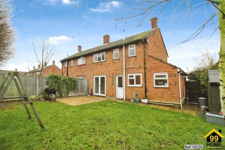 3 bed Semi-detached in Plume Avenue , Colchester, CO3 4PQ - Photo 4