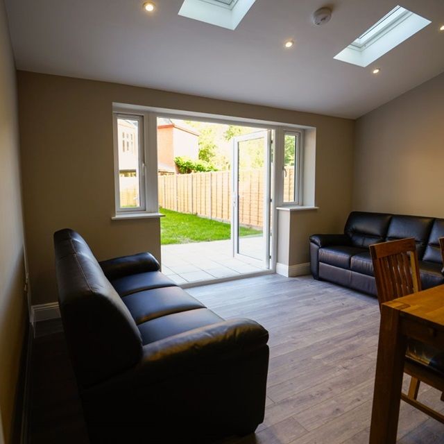 6 Bed Semi-Detached House, Morris Road, SO15 - Photo 1