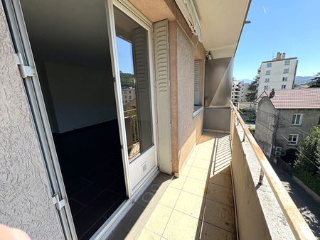 Appartement 4 pièces à louer au coeur de Fontaine - Photo 4