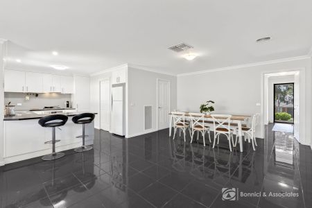 70 Lawson Circuit, Lavington - Photo 2