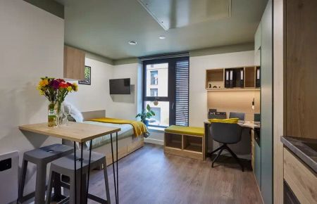 Large Studio (Top Floor) - Photo 3