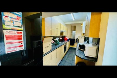 Room in a Shared House, Croydon Road, B29 - Photo 4