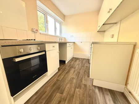 3 bedroom flat to rent - Photo 3