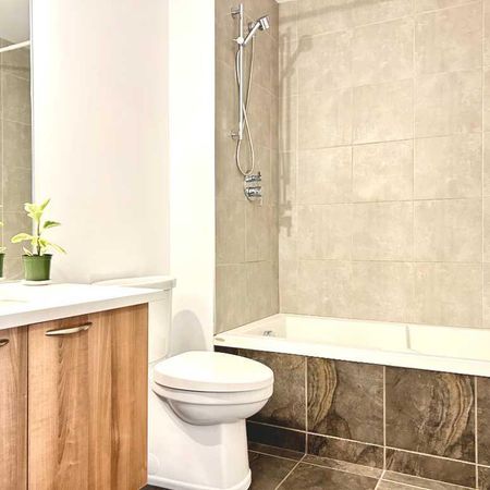 Condo 3 1/2 à Griffintown avec vue dégagée 1650$/mois - 1 MOIS GRATUIT - Photo 4