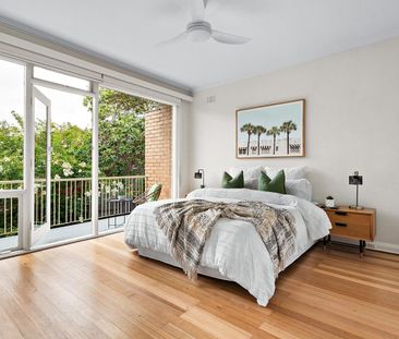 Mid-Century Beachside Living - Photo 6