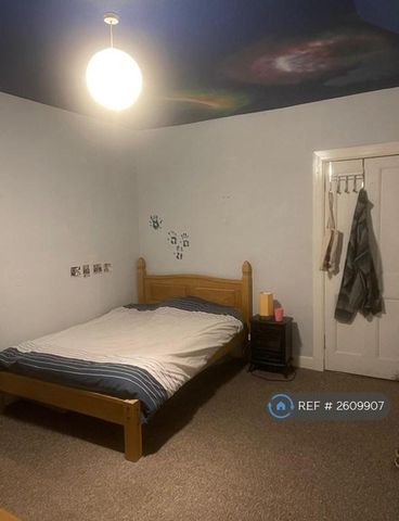 1 bedroom in a flat share to rent - Photo 3