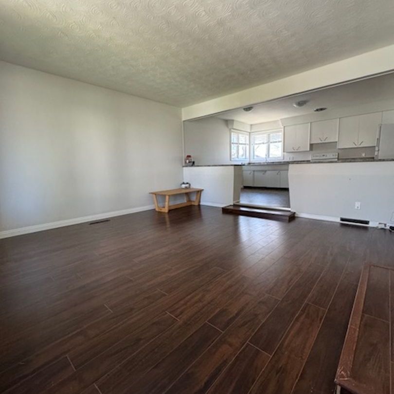 2 Bedroom Main Floor House in Sutherland - Photo 1