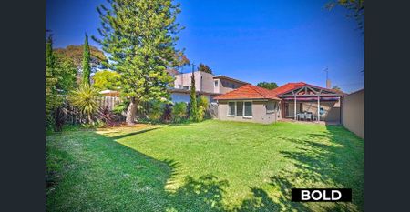 Charming Californian Bungalow in Sackville Ward – Ideal Family Home 🏡 - Photo 2