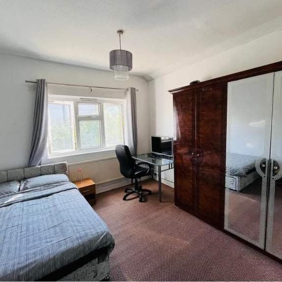 Room in a Shared House, Saturn House, E15 - Photo 1