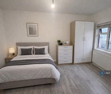 1 bedroom in a flat share to rent - Photo 3