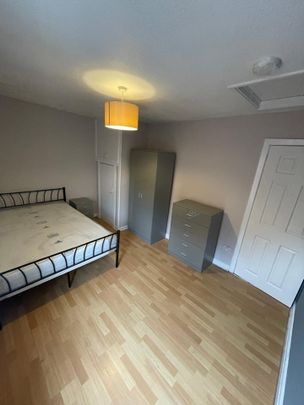 Room in a Shared House, Grasmere St, L5 - Photo 1