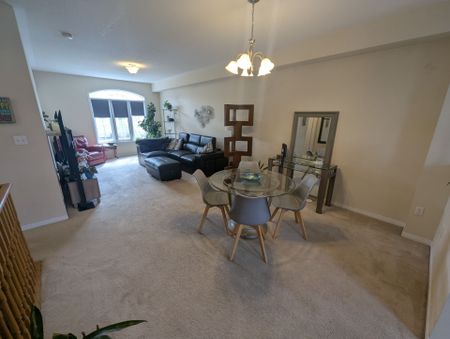 For Lease - 2307 Sutton Drive, Burlington, Ontario - Photo 2