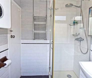 Charming 2 bedroom semi detached cottage with secluded rear garden ... - Photo 1