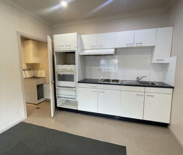 LARGE 2 BED UNIT - Great Location in Waratah - Photo 5