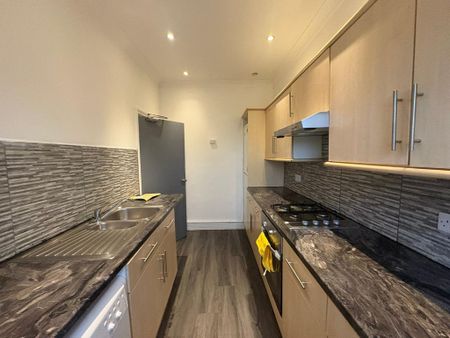 3 bedroom flat to rent - Photo 4