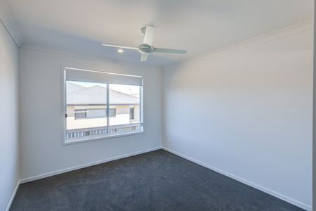Near New Hampton Style Home in Parks Estate! - Photo 4