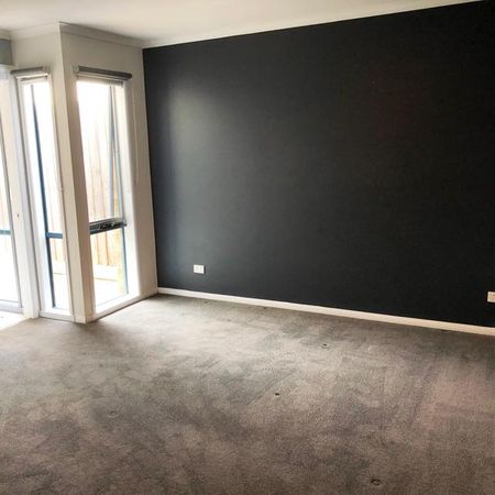 CONVENIENTLY LOCATED TOWNHOUSE - Photo 5