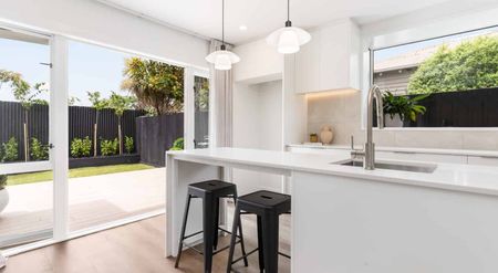 3 bedroom home - Photo 2