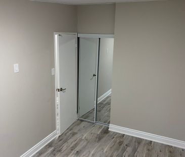 For Lease - 180 Mississauga Valley Boulevard Unit# 4, Mississauga, ... - Photo 3