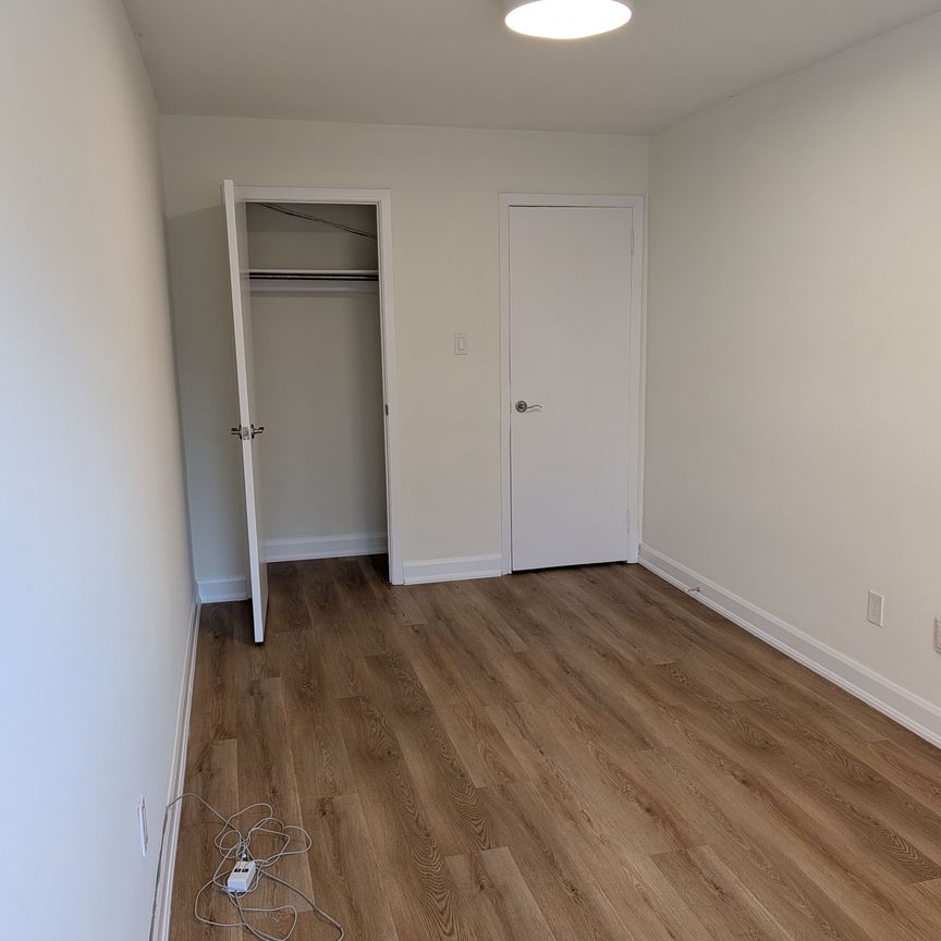 For Lease - 286 Lakeshore Road Unit# C, Mississauga, Ontario - Photo 1