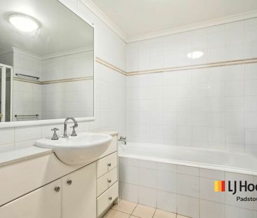 Spacious 2-Bedroom Apartment with Stunning Views - Photo 4