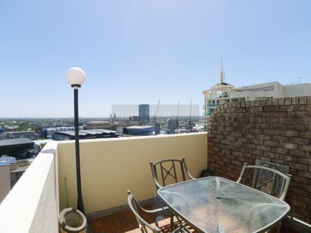 Spacious 2 Bedroom Apartment in Heart of the CBD - Waldorf Building - Photo 5