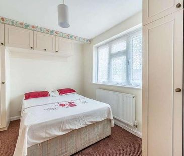 Porlock Avenue, Harrow, HA2 - Photo 4