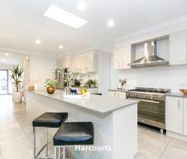 Stunning 4-Bedroom Home in Greenvale - Photo 3