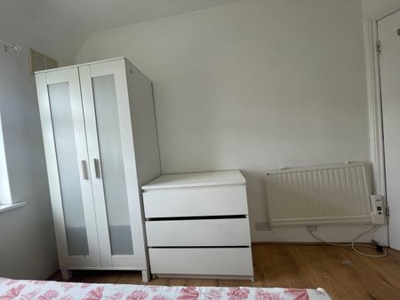 Room in a Shared House, Barclay Road, E13 - Photo 2