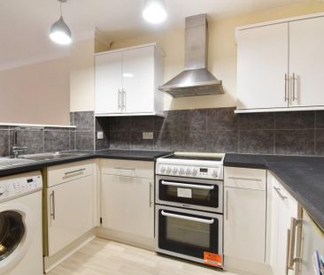 2 bedroom end of terrace house to rent - Photo 6