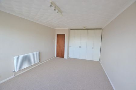 A 2 Bedroom Flat Instruction to Let in Bexhill-on-Sea - Photo 4