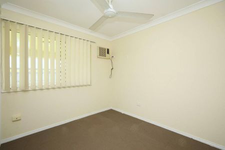 Fully Airconditioned - Two Living Areas - Side Access - Photo 4