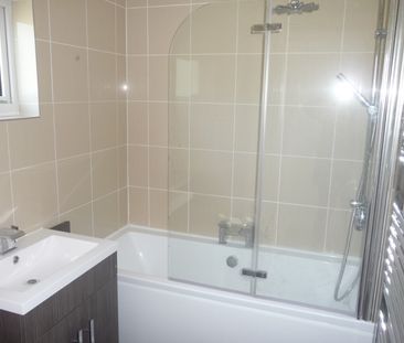 3 bedroom End Terraced House - Archer Road, Stevenage - Photo 3