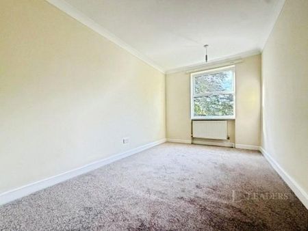 3 bedroom flat to rent - Photo 4