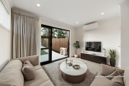 Fresh Face, Familiar Place - Photo 2