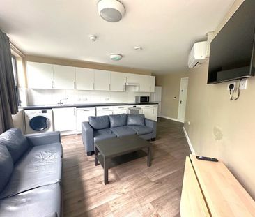 6 Bed Flat, Charles Street, BS1 - Photo 2